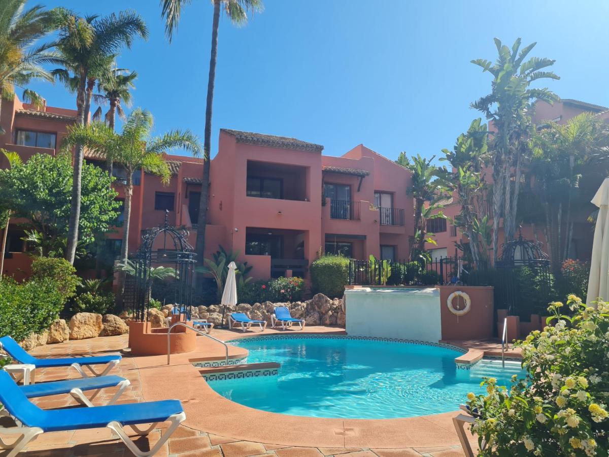 Luxury 2-Bed Apartment In Elviria W Pool Marbella Ngoại thất bức ảnh